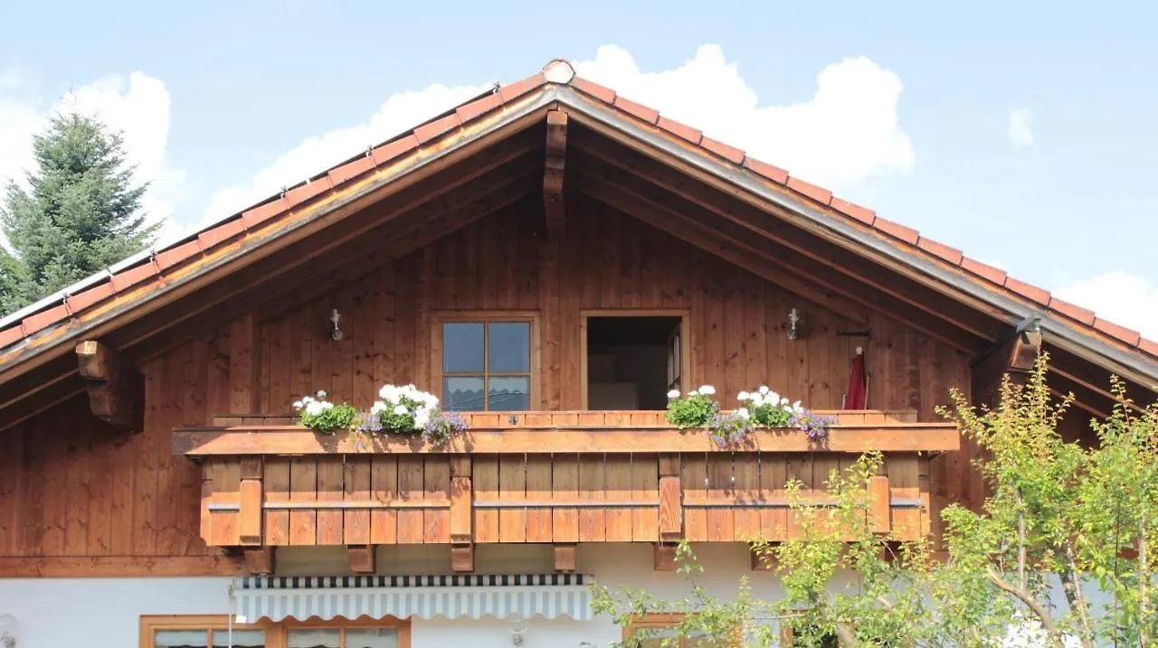 Ferienhaus Pfeiffer 施万高
